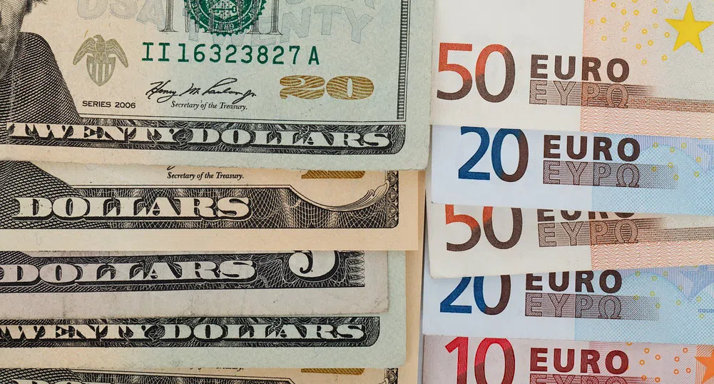 Еврото струва колкото долара за първи път от 20 години. Защо това е важно?