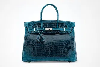 Тази чанта се очаква да се продаде за над 50 000 долара