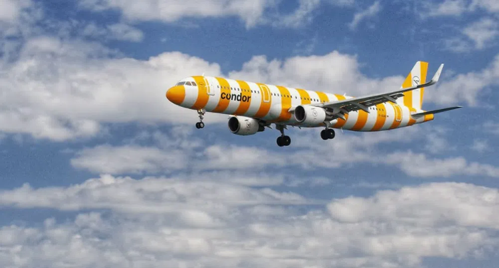 Авиокомпания украси самолетите си с бонбонени ивици (снимки)