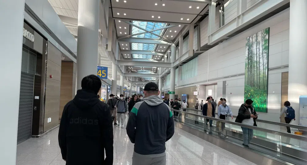 Руснак живее 4 месеца на летището в Сеул, за да не воюва в Украйна