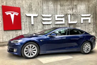 Разследват Tesla заради проблеми с управлението на Model 3 и Model Y