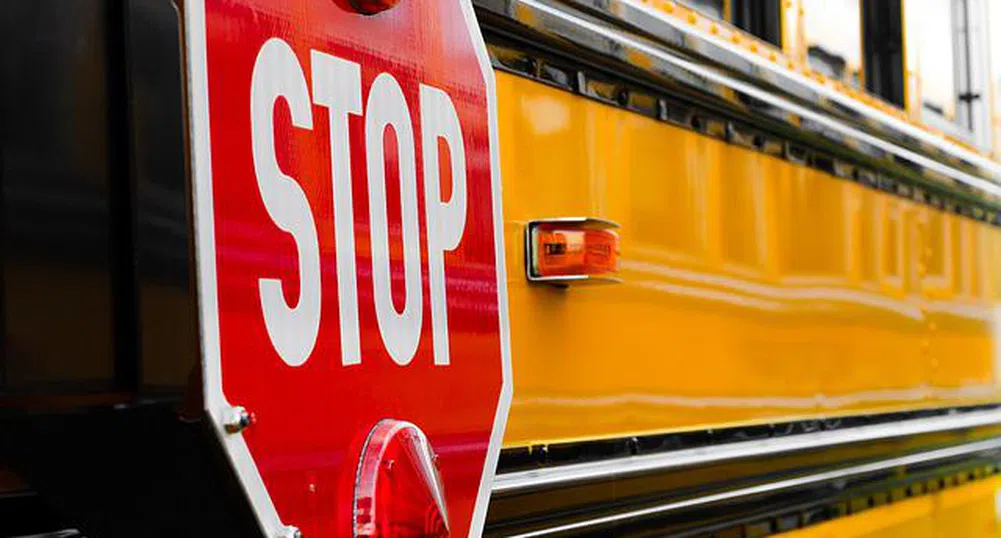 Училищен автобус катастрофира, има ранени деца