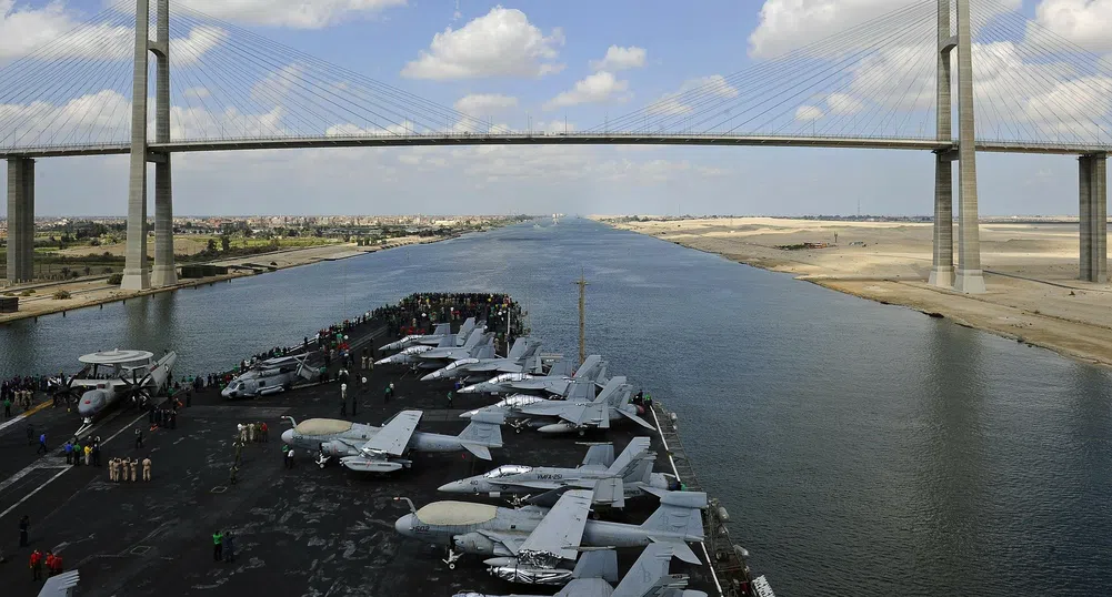 Продължават опитите за отваряне на Суецкия канал