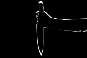 Писателят Салман Рушди беше атакуван с нож по време на дискусия в Ню Йорк