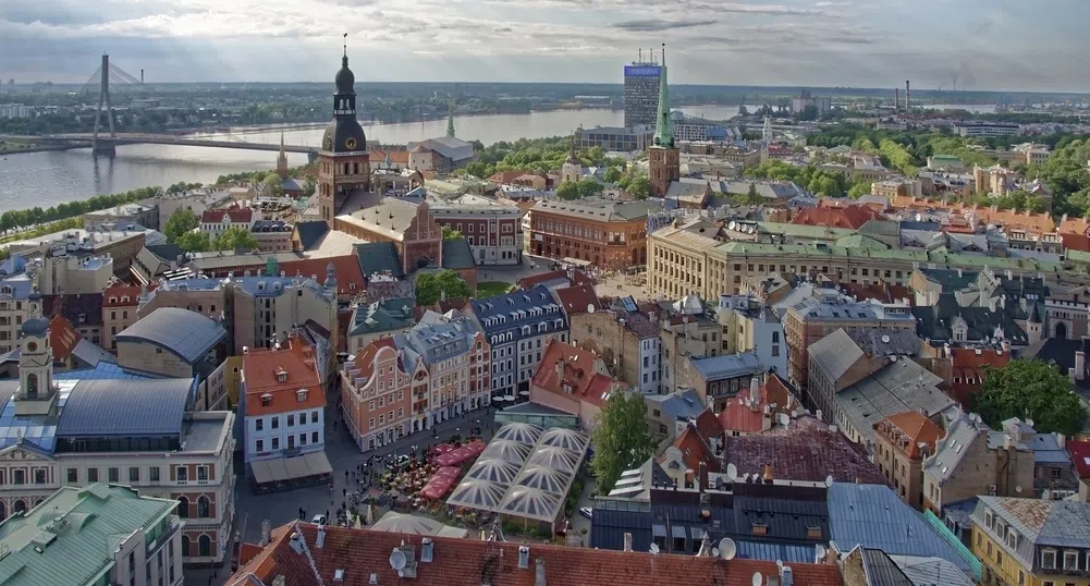 Чехия и Латвия удължават извънредното положение