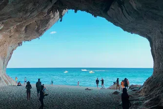 Сардиния въвежда драконовски мерки за чужденци на най-известните си плажове