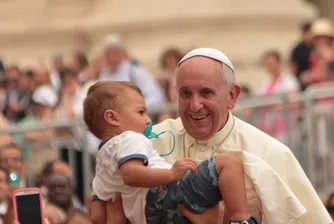 Папа Франциск: Пандемията показа величието и границите на науката