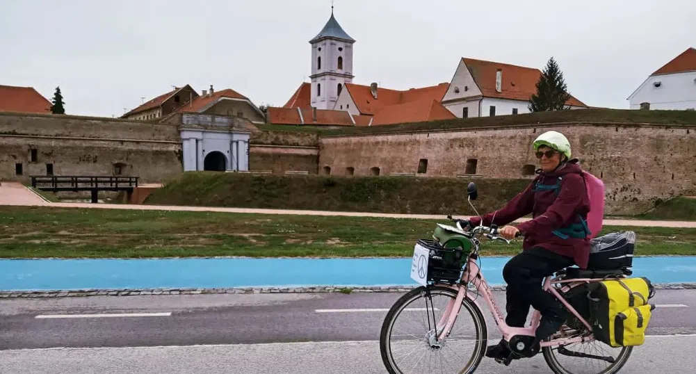 "Баба от бъдещето" измина 8830 км от Швеция до Египет с е-велосипед
