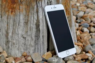 Apple: Да, забавяме скоростта на старите модели iPhone