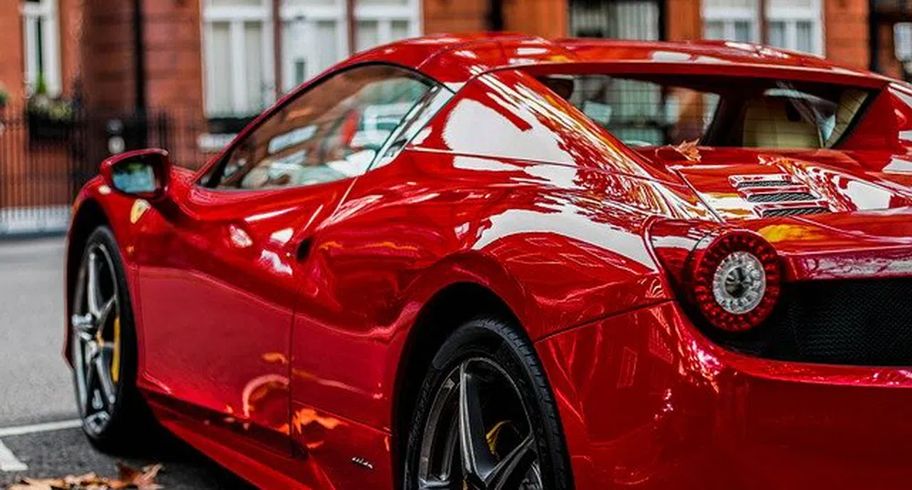 Ferrari патентова двойно… предно стъкло