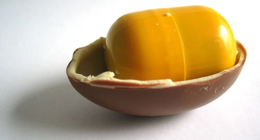 Знаете ли защо яйцето на Kinder Surprise е жълто?