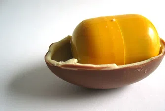 Знаете ли защо яйцето на Kinder Surprise е жълто?