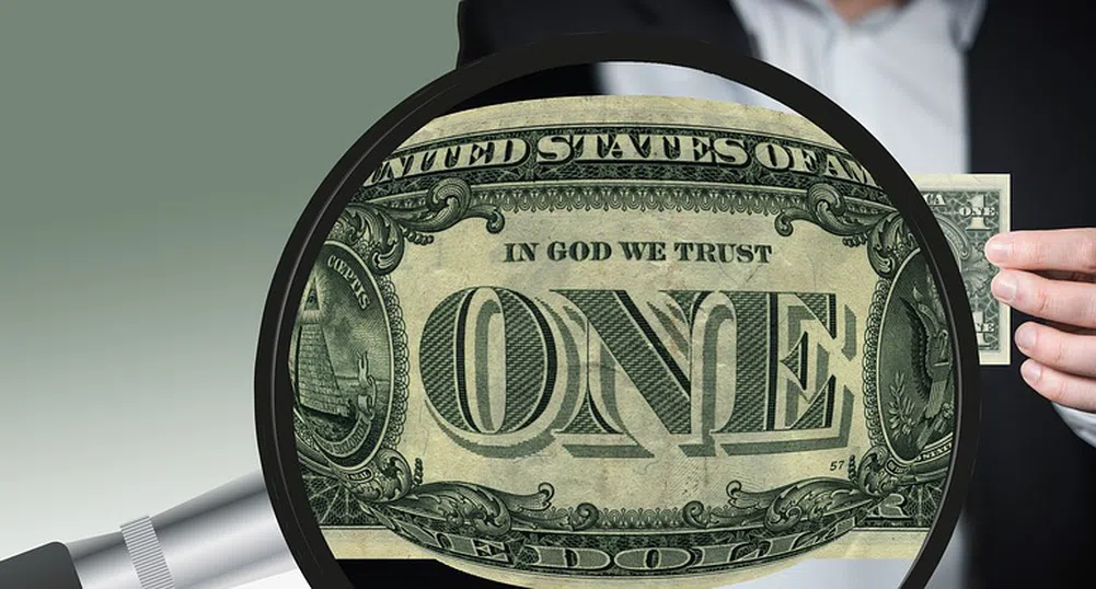 Доларът продължава да поскъпва заради търговския конфликт