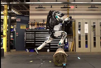 Роботът на Boston Dynamics прави салто и скача (видео)