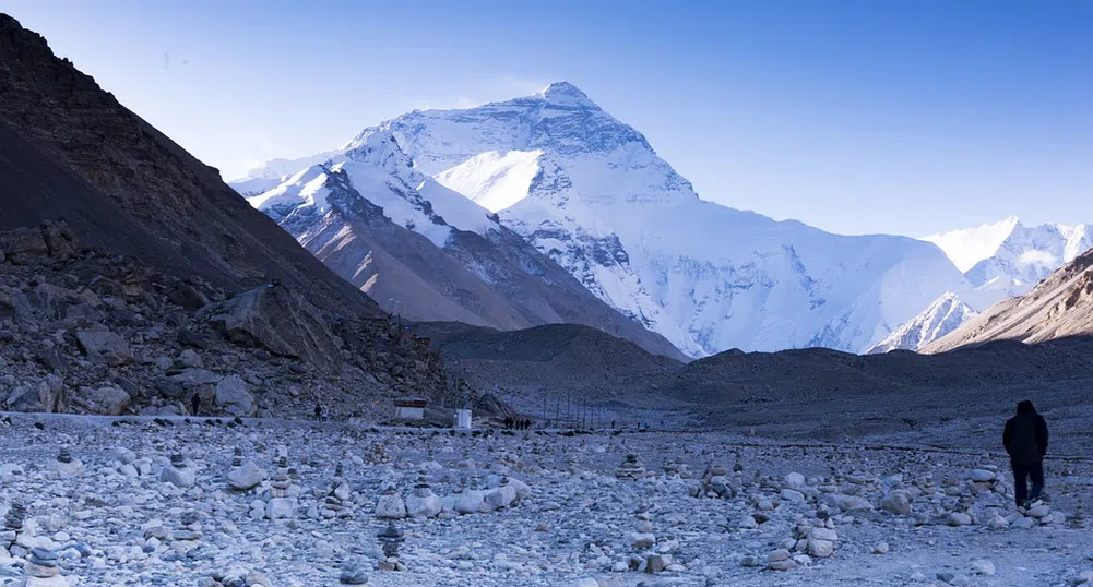 Китай затвори базовия си лагер на Еверест за туристи