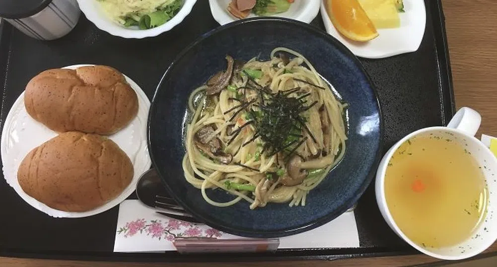 Сьомга и калмари - вижте болничната храна в Япония