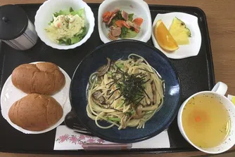 Сьомга и калмари - вижте болничната храна в Япония