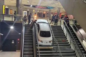 Крадец на коли стана за смях, заклещи се в метрото