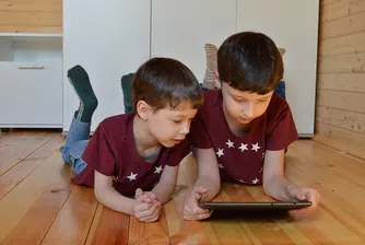 Как да контролирате по-добре времето на децата си пред екрана?