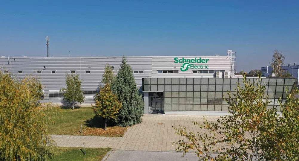 Заводът на Schneider Electric у нас със сертификат Smart Factory