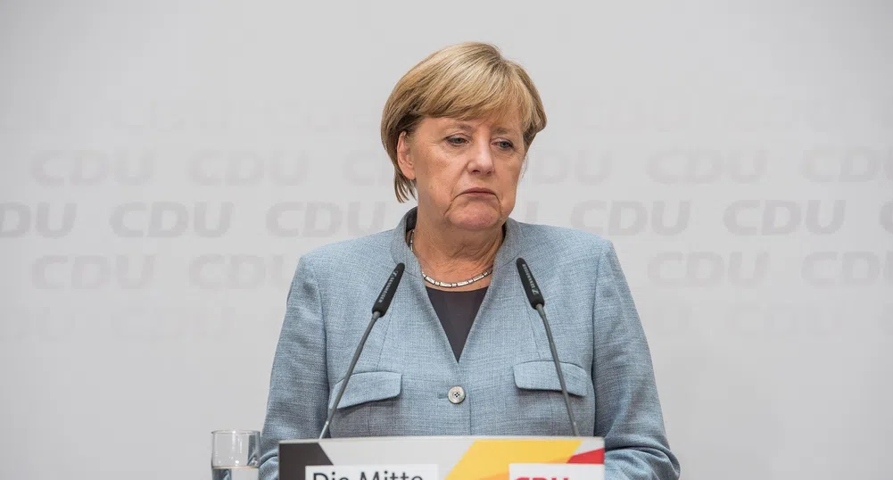 Видеоклип със стреснатата Меркел разсмя света (видео)