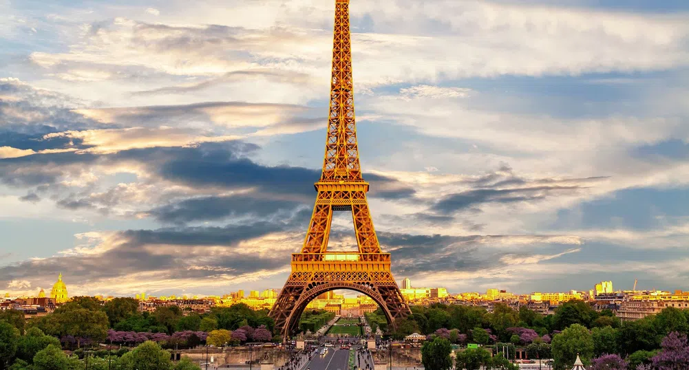 Париж боядисва Айфеловата кула в златно за Олимпиадата през 2024 г.