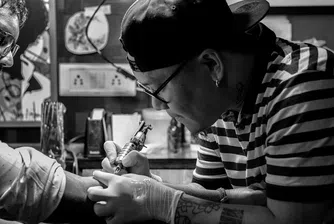 Тя е най-татуираната жена в света