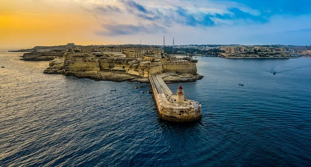 Малта се отказа да затваря границите си за неваксинирани