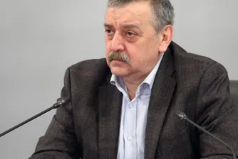 Кантарджиев: Няма да се поколебаем да купим и друга ваксина, призната в ЕС
