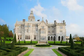 Най-луксозните замъци в света, в които можете да отседнете