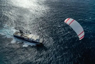Гигантски хвърчила теглят кораби през океана и намаляват вредните емисии