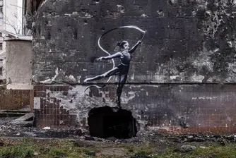 Банкси създаде нови графити върху стени на разрушени сгради в Украйна