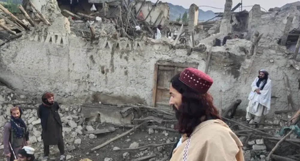 Земетресение погуби най-малко 280 души в Афганистан