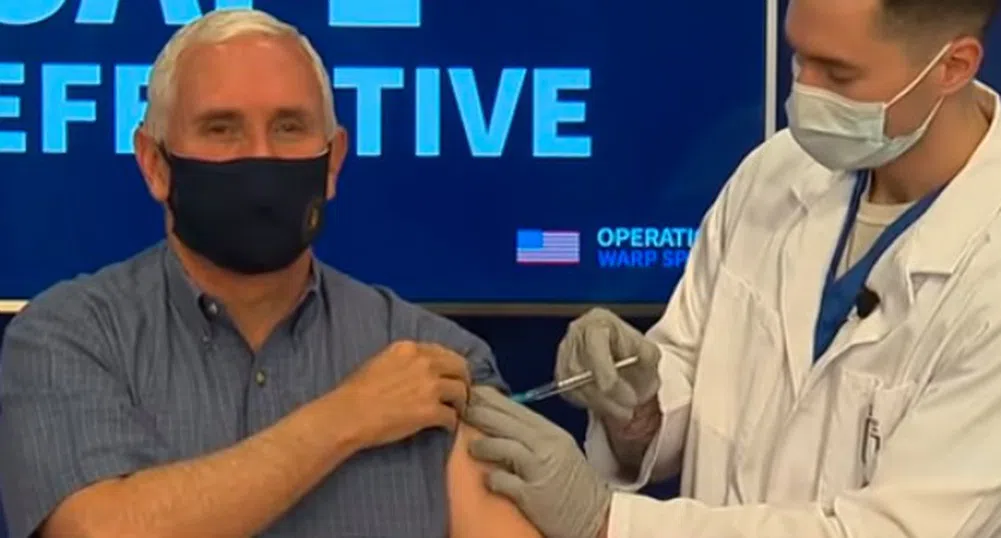 Вицепрезидентът на САЩ Майк Пенс се ваксинира в ефир (видео)