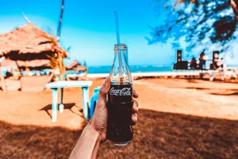 Coca-Cola спира с рекламата в социалните медии поне за 30 дни
