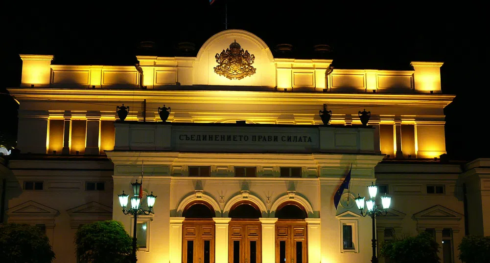 Парламентът прие Бюджет 2022 след 12-часови дебати