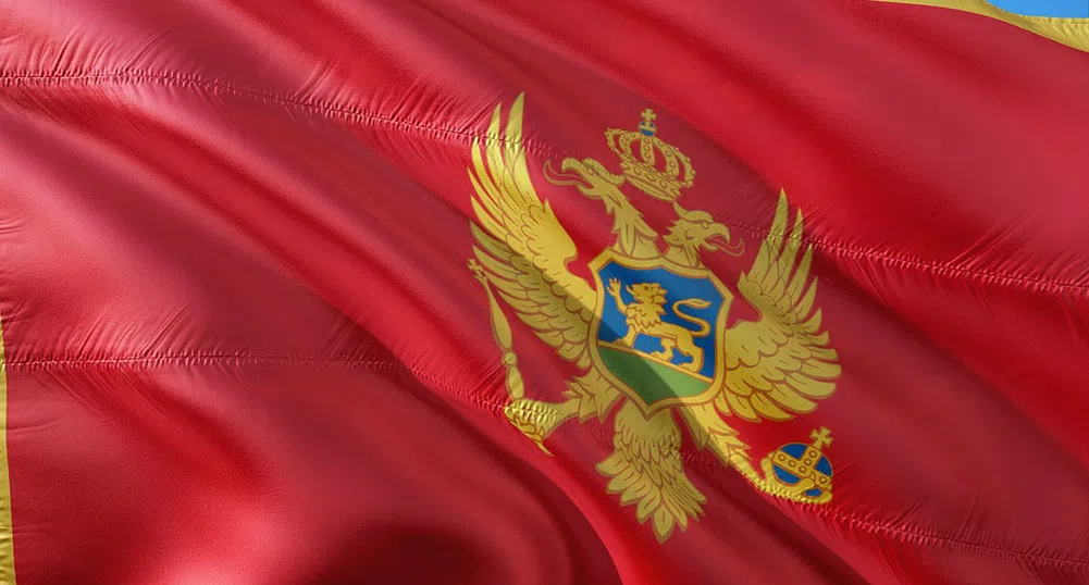 Глоба до 2 000 евро в Черна гора, ако не ставаш прав за химна
