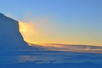 Най-големият айсберг в света отново се движи