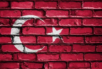 Турция затваря 30 града заради коронавируса