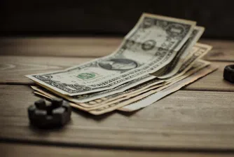 Щатският долар отстъпи от 20-годишния връх
