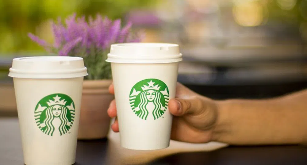 Starbucks отваря 85% от заведенията си в САЩ