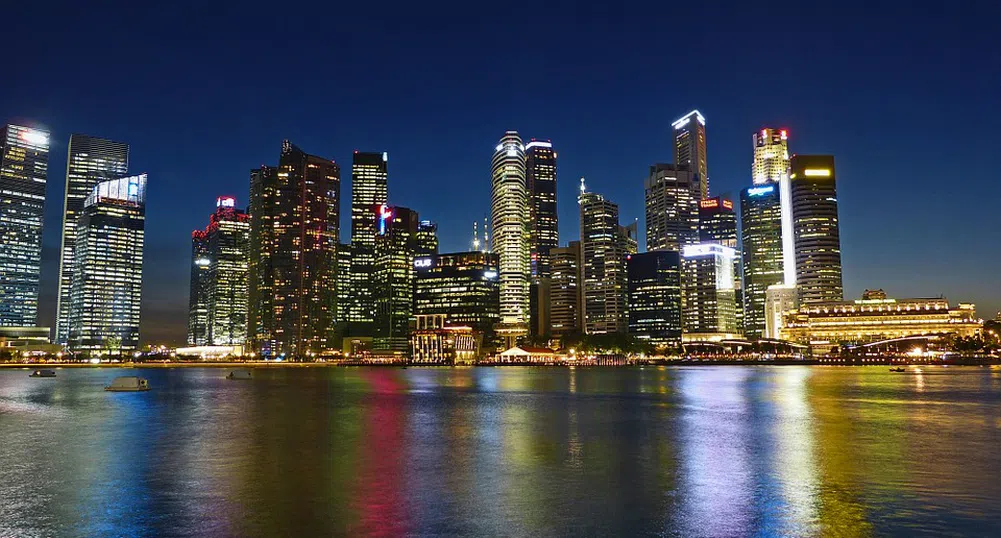 Защо японски милиардер се мести от Токио в Сингапур?