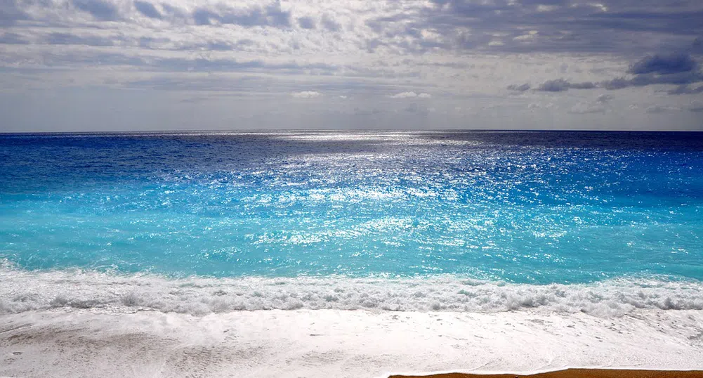 Гръцкият остров с най-синя вода в света
