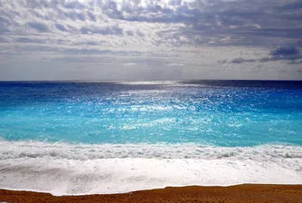 Гръцкият остров с най-синя вода в света