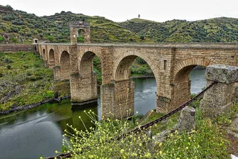 Кои са най-старите мостове в света?