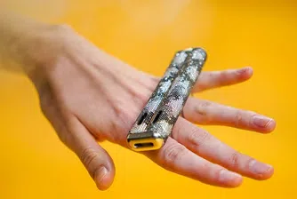 US компания пусна електронни цигари от злато и диаманти