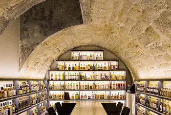 Нов парижки бар е подземен храм на уискито