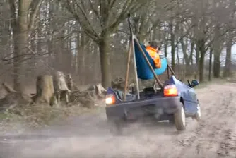 Може ли да се кара кола, докато се лежи в хамак?