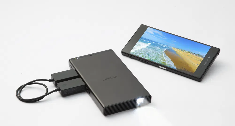 Sony пуска на пазара мощен, преносим проектор с джобен размер