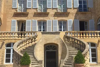 Продават 1000-годишен френски замък за 17 млн. долара